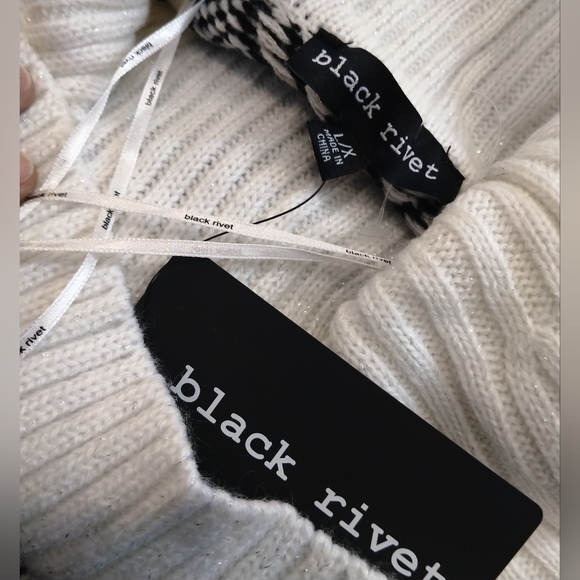 Black Rivet Cowl Neck ❄️ Poncho - Picture 8 of 12
